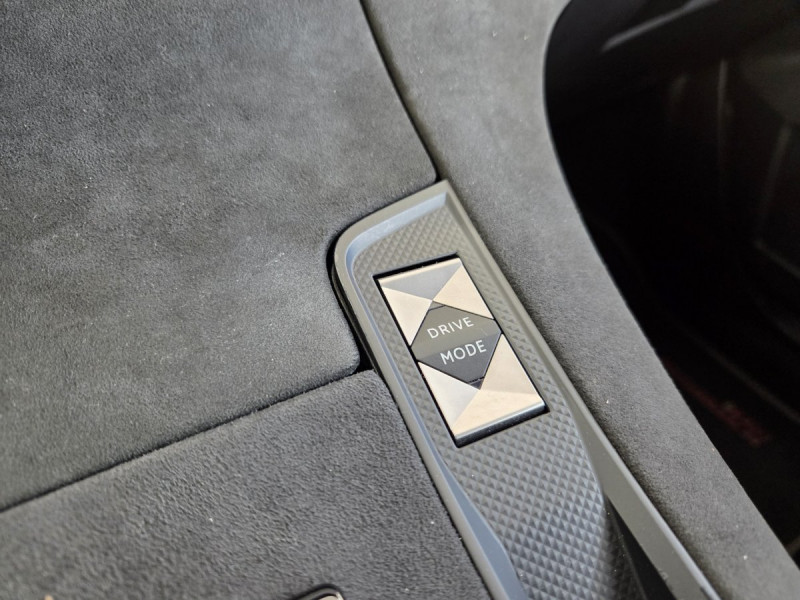 Photo 21 de l'offre de DS DS 7 Crossback BlueHDi 180 Automatique PERFORM Line à 23490€ chez Carlyss automobiles Vitré