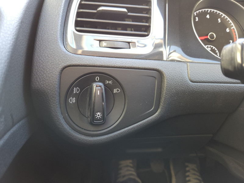 Photo 18 de l'offre de VOLKSWAGEN Golf (7) 1.0 TSI 115 BVM6 Trendline Business BMT à 15490€ chez Carlyss automobiles Vitré