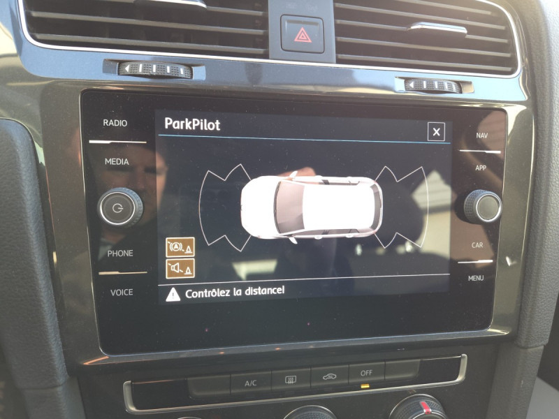 Photo 10 de l'offre de VOLKSWAGEN Golf (7) 1.0 TSI 115 BVM6 Trendline Business BMT à 15490€ chez Carlyss automobiles Vitré