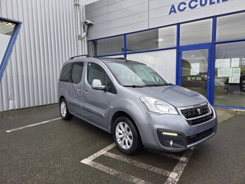 Photo 1 de l'offre de Peugeot Partner Tepee (2) 1.6 BlueHDi 120 S&S Outdoor à 12790€ chez Carlyss automobiles Vitré