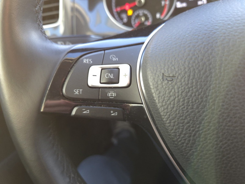 Photo 16 de l'offre de VOLKSWAGEN Golf (7) 1.0 TSI 115 BVM6 Trendline Business BMT à 15490€ chez Carlyss automobiles Vitré