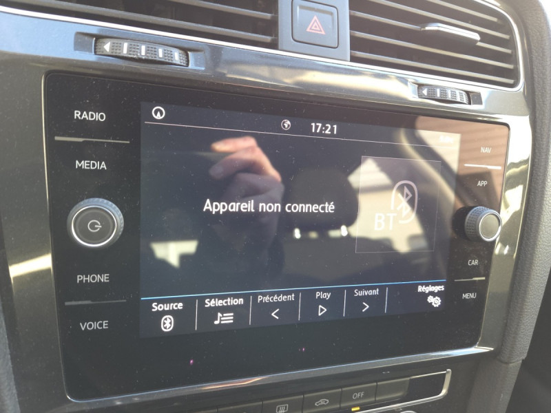 Photo 12 de l'offre de VOLKSWAGEN Golf (7) 1.0 TSI 115 BVM6 Trendline Business BMT à 15490€ chez Carlyss automobiles Vitré