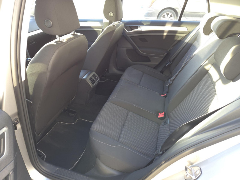 Photo 9 de l'offre de VOLKSWAGEN Golf (7) 1.0 TSI 115 BVM6 Trendline Business BMT à 15490€ chez Carlyss automobiles Vitré