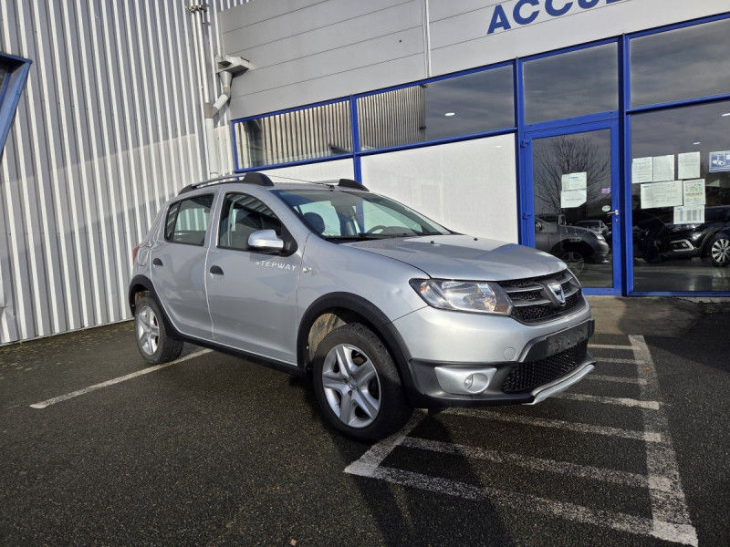 Photo 1 de l'offre de Dacia Sandero (2) Stepway Prestige TCe 90 E6 à 9990€ chez Carlyss automobiles Vitré