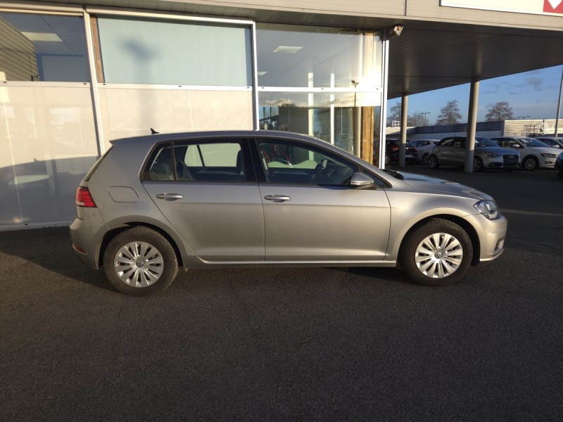 Photo 2 de l'offre de VOLKSWAGEN Golf (7) 1.0 TSI 115 BVM6 Trendline Business BMT à 15490€ chez Carlyss automobiles Vitré