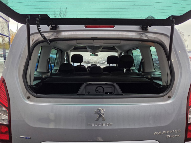 Photo 21 de l'offre de Peugeot Partner Tepee (2) 1.6 BlueHDi 120 S&S Outdoor à 12790€ chez Carlyss automobiles Vitré