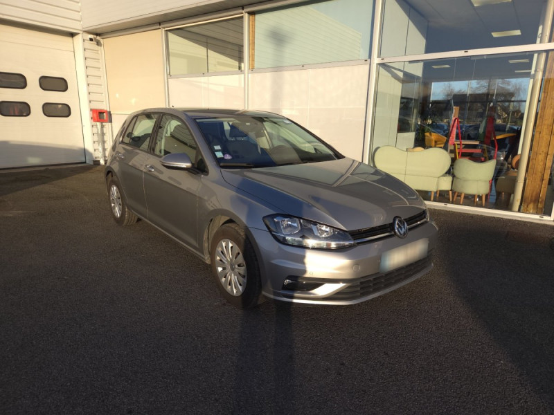 Photo 1 de l'offre de VOLKSWAGEN Golf (7) 1.0 TSI 115 BVM6 Trendline Business BMT à 15490€ chez Carlyss automobiles Vitré