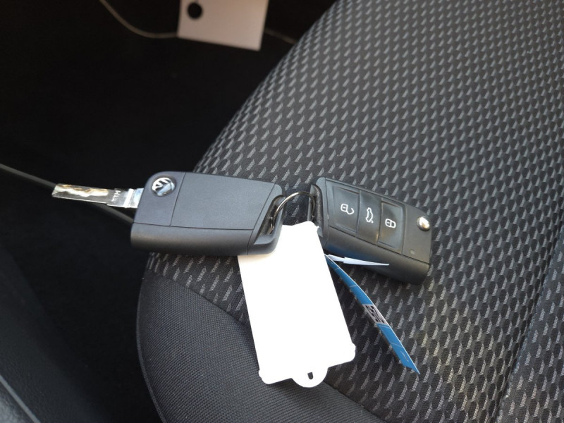 Photo 20 de l'offre de VOLKSWAGEN Golf (7) 1.0 TSI 115 BVM6 Trendline Business BMT à 15490€ chez Carlyss automobiles Vitré