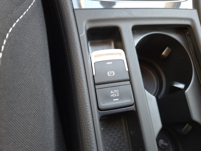 Photo 15 de l'offre de VOLKSWAGEN Golf (7) 1.0 TSI 115 BVM6 Trendline Business BMT à 15490€ chez Carlyss automobiles Vitré