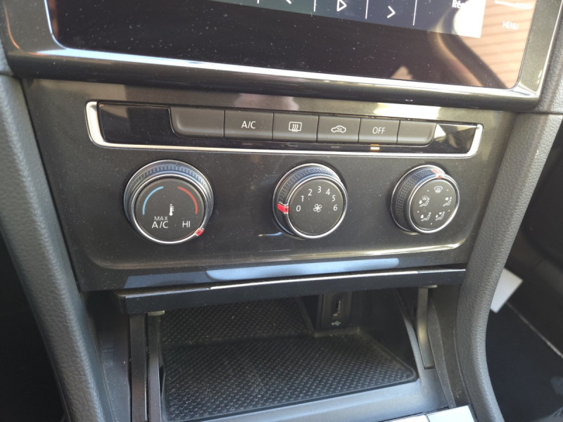 Photo 14 de l'offre de VOLKSWAGEN Golf (7) 1.0 TSI 115 BVM6 Trendline Business BMT à 15490€ chez Carlyss automobiles Vitré