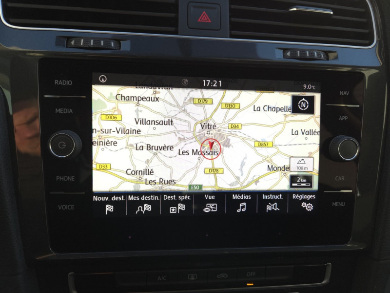 Photo 11 de l'offre de VOLKSWAGEN Golf (7) 1.0 TSI 115 BVM6 Trendline Business BMT à 15490€ chez Carlyss automobiles Vitré