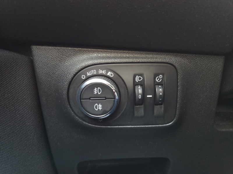 Photo 18 de l'offre de Opel Corsa (5) 1.4 90CH DESIGN 120 ANS à 9990€ chez Carlyss automobiles Vitré