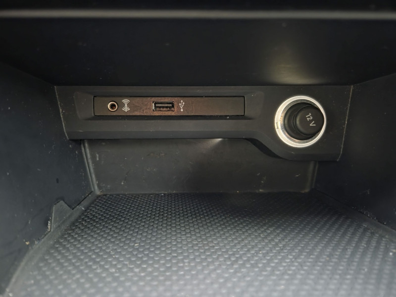 Photo 18 de l'offre de Volkswagen Touran (3) 1.6 TDI 115 DSG7 Confortline Bu BMT 7 pl à 14790€ chez Carlyss automobiles Vitré