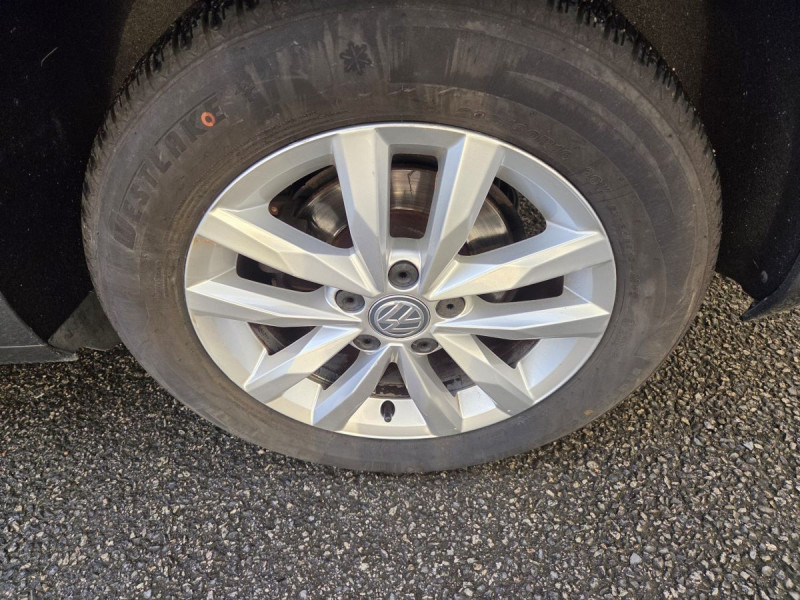 Photo 6 de l'offre de Volkswagen Touran (3) 1.6 TDI 115 DSG7 Confortline Bu BMT 7 pl à 14790€ chez Carlyss automobiles Vitré