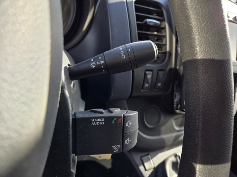 Photo 18 de l'offre de Opel Vivaro (2) 1.6 CDTI 125 ECO S/S 2.9 L2H1 PACK CLIM+ à 15990€ chez Carlyss automobiles Vitré