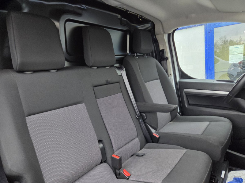 Photo 6 de l'offre de Citroën Jumpy (3) 22075 euros HT Taille M BHDi 145 EAT8 PACK PREM CONNECT à 26490€ chez Carlyss automobiles Vitré