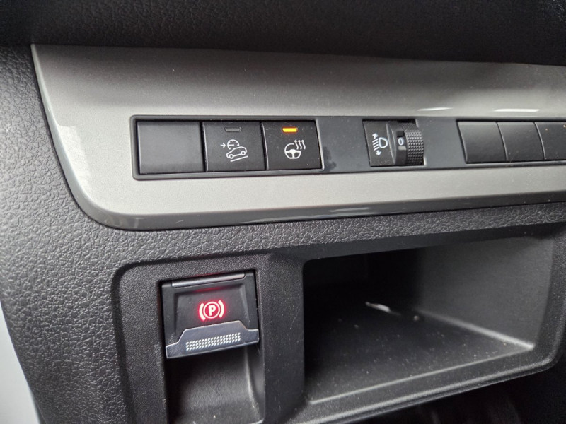 Photo 16 de l'offre de Citroën Jumpy (3) 22075 euros HT Taille M BHDi 145 EAT8 PACK PREM CONNECT à 26490€ chez Carlyss automobiles Vitré