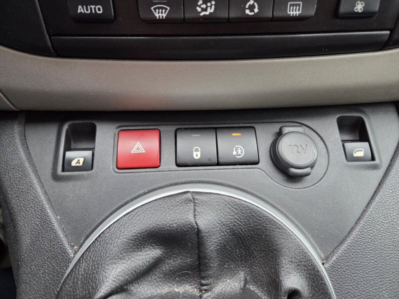 Photo 15 de l'offre de Peugeot Partner Tepee (2) 1.6 BlueHDi 120 S&S Outdoor à 12790€ chez Carlyss automobiles Vitré