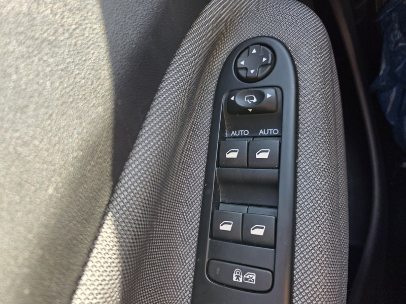 Photo 16 de l'offre de CITROEN C3 Picasso BlueHDi 100 BVM Feel Edition à 8990€ chez Carlyss automobiles Vitré