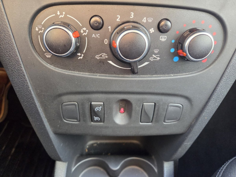 Photo 13 de l'offre de Dacia Sandero (2) Stepway TCe 90 à 10790€ chez Carlyss automobiles Vitré