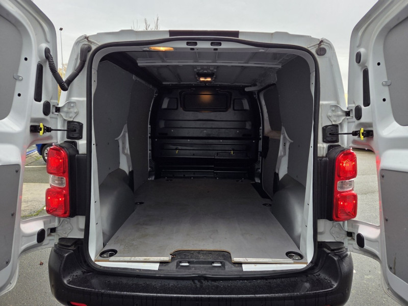 Photo 19 de l'offre de Citroën Jumpy (3) 22075 euros HT Taille M BHDi 145 EAT8 PACK PREM CONNECT à 26490€ chez Carlyss automobiles Vitré