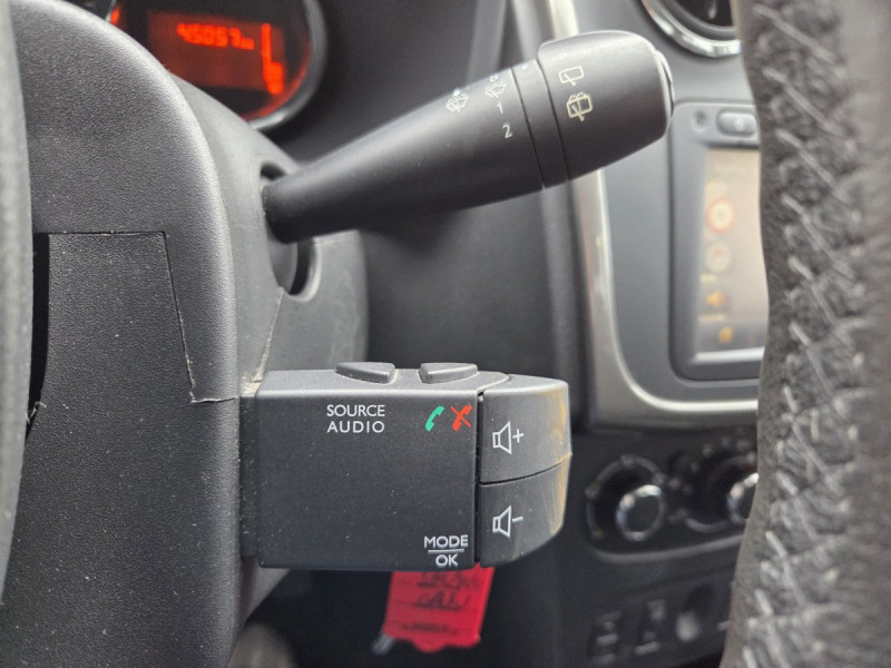 Photo 12 de l'offre de Dacia Sandero (2) Stepway Prestige TCe 90 à 9990€ chez Carlyss automobiles Vitré