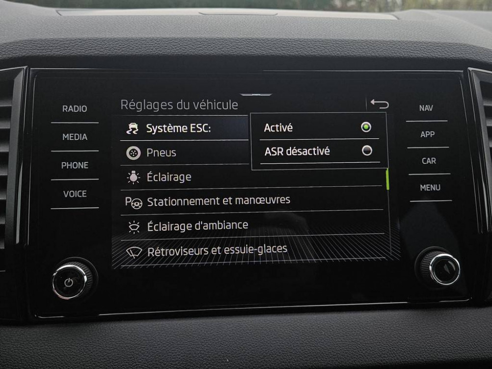 Acheter Skoda Karoq Karoq 2.0 TDI 116 ch SCR DSG7 Sportline 5p occasion dans les concessions du Groupe Faurie