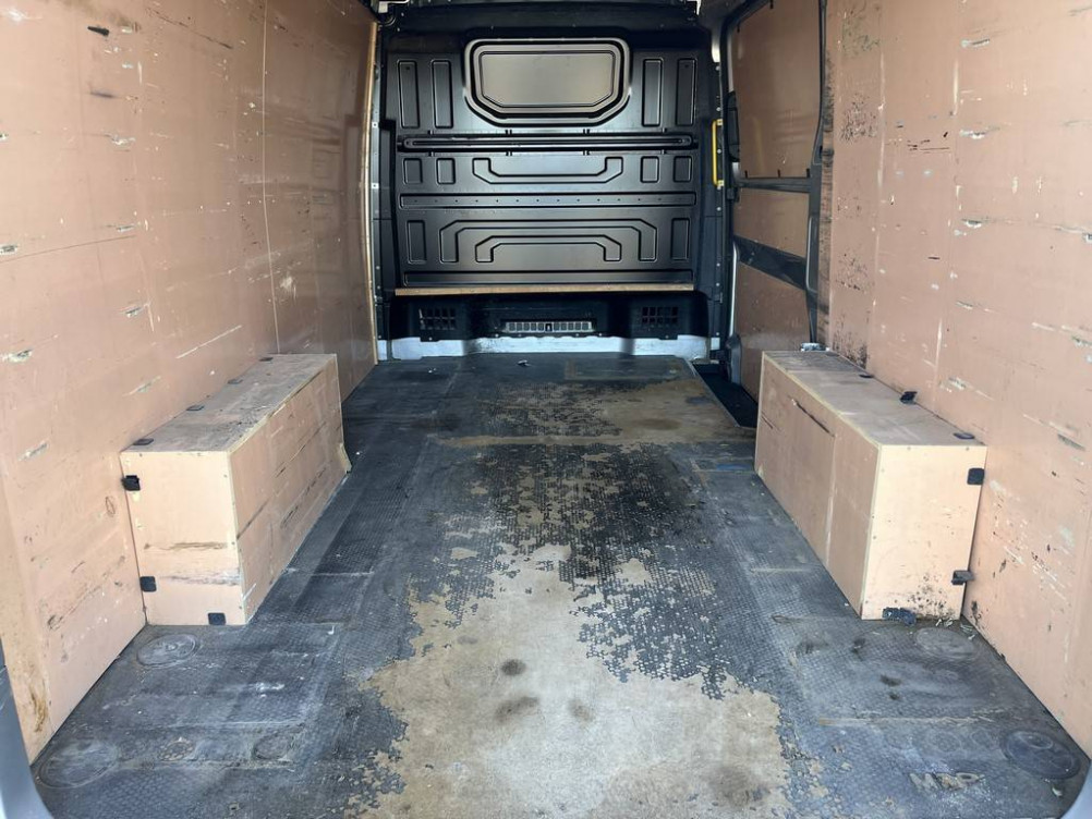 Acheter Volkswagen Crafter CRAFTER VAN 35 L3H3 2.0 TDI 140 CH BUSINESS LINE 4p occasion dans les concessions du Groupe Faurie