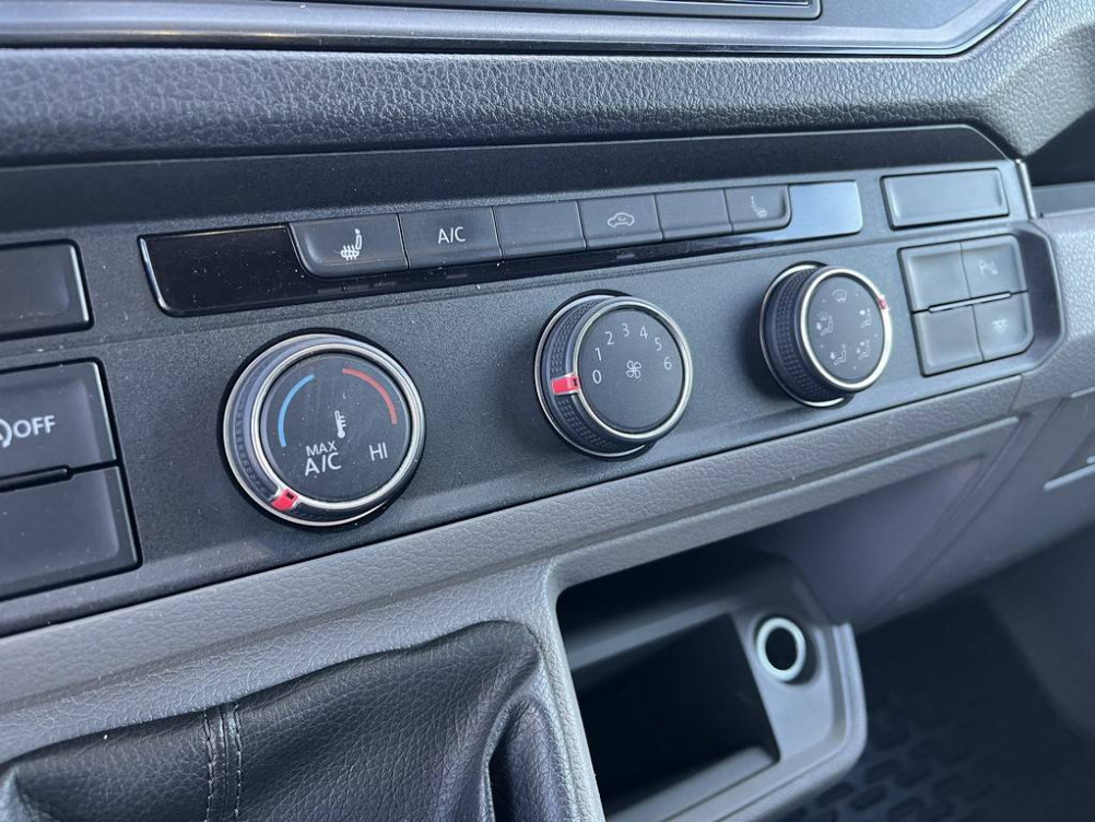 Acheter Volkswagen Crafter CRAFTER VAN 35 L3H3 2.0 TDI 140 CH BUSINESS LINE 4p occasion dans les concessions du Groupe Faurie