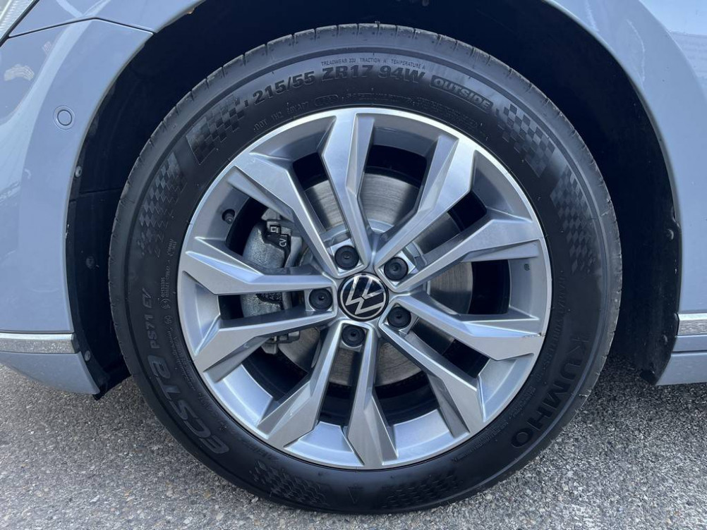 Acheter Volkswagen Passat Passat SW 2.0 TDI EVO SCR 200 DSG7 4Motion Lounge 5p occasion dans les concessions du Groupe Faurie