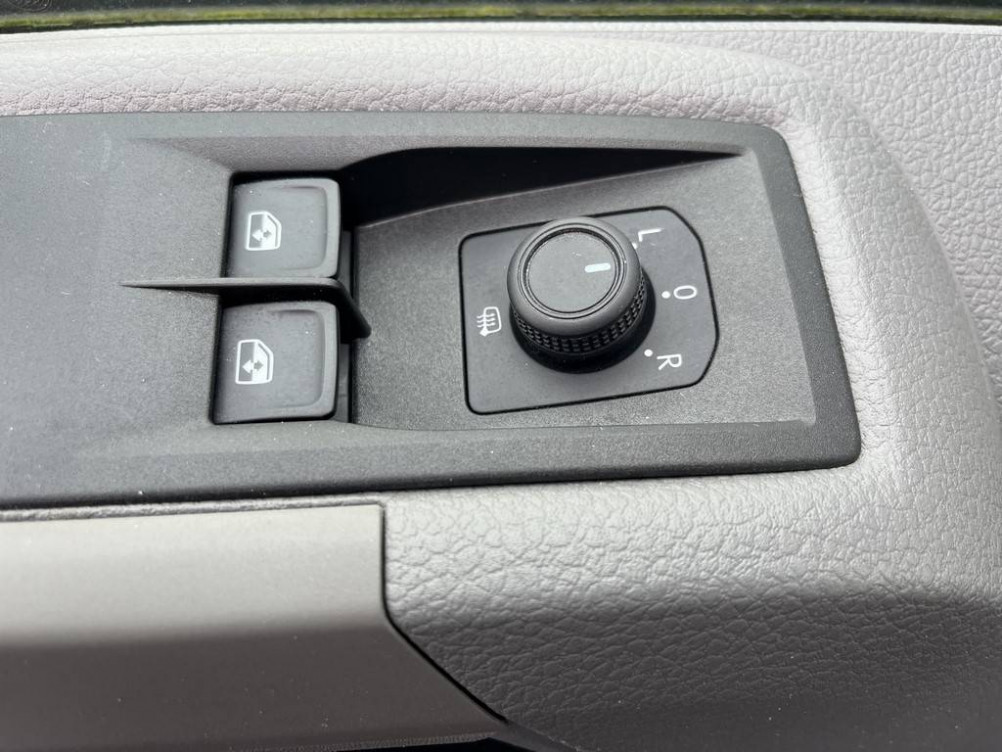 Acheter Volkswagen Crafter CRAFTER VAN 35 L3H3 2.0 TDI 140 CH BVA BUSINESS 4p occasion dans les concessions du Groupe Faurie