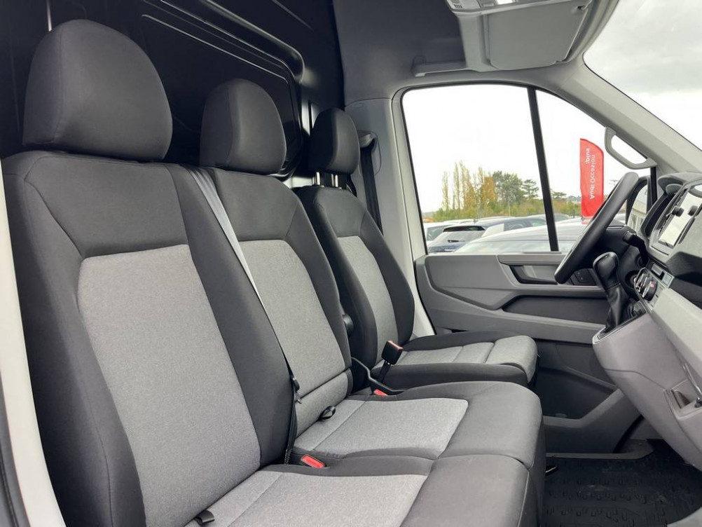 Acheter Volkswagen Crafter CRAFTER VAN 35 L3H3 2.0 TDI 140 CH BVA BUSINESS 4p occasion dans les concessions du Groupe Faurie