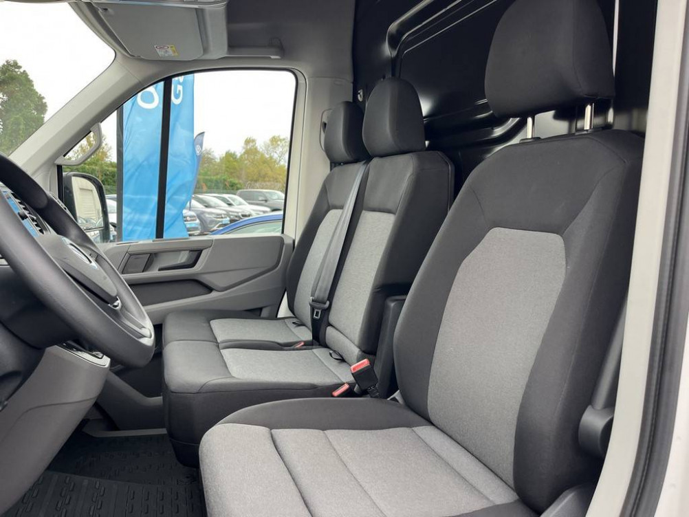 Acheter Volkswagen Crafter CRAFTER VAN 35 L3H3 2.0 TDI 140 CH BVA BUSINESS 4p occasion dans les concessions du Groupe Faurie