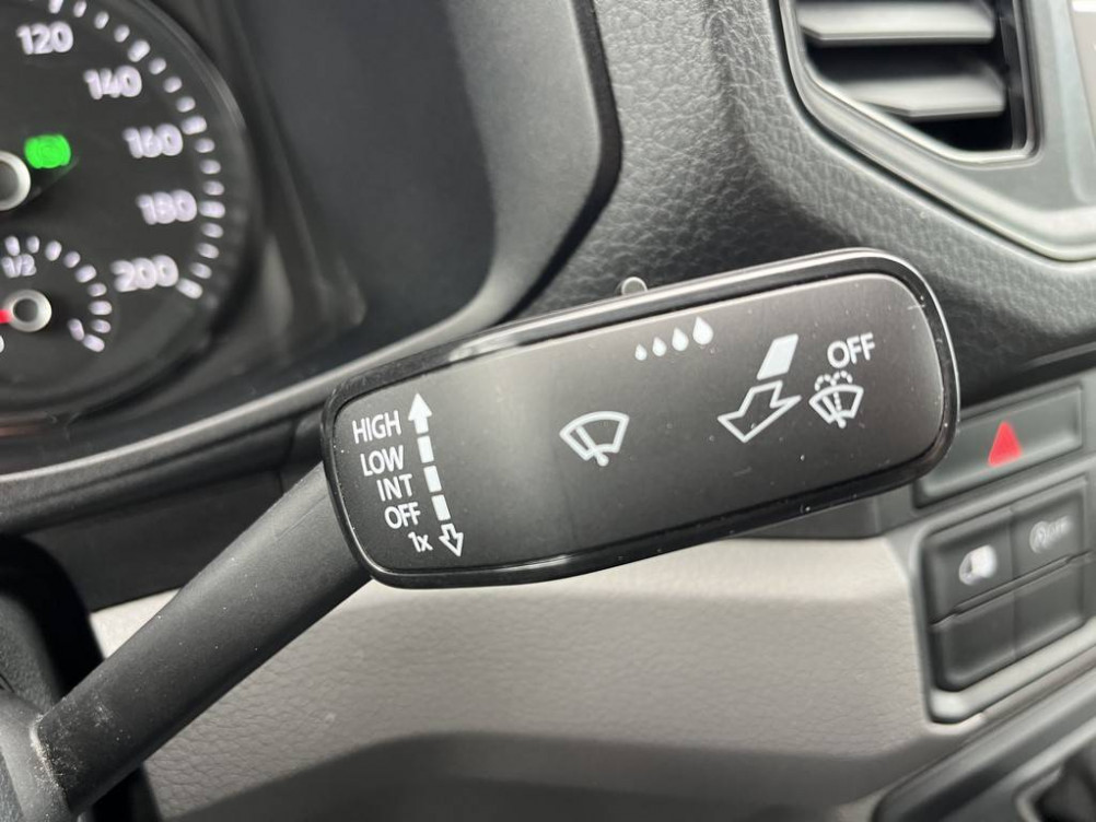 Acheter Volkswagen Crafter CRAFTER VAN 35 L3H3 2.0 TDI 140 CH BVA BUSINESS 4p occasion dans les concessions du Groupe Faurie