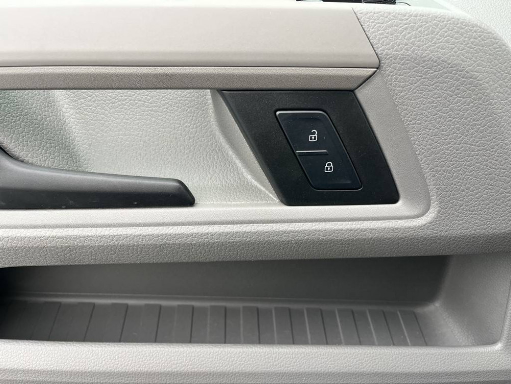 Acheter Volkswagen Crafter CRAFTER VAN 35 L3H3 2.0 TDI 140 CH BVA BUSINESS 4p occasion dans les concessions du Groupe Faurie