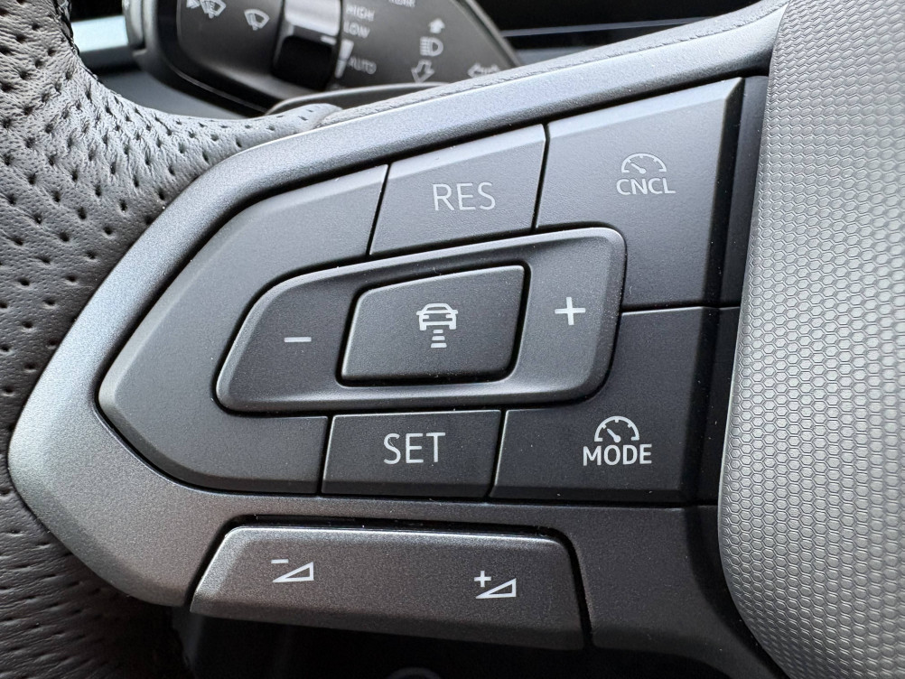 Acheter Volkswagen T-Roc T-Roc 1.5 eTSI EVO2 Hybrid 150 ch DSG7 R-Line 5p neuf dans les concessions du Groupe Faurie