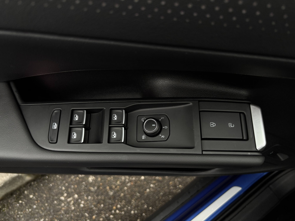 Acheter Volkswagen T-Roc T-Roc 1.5 eTSI EVO2 Hybrid 150 ch DSG7 R-Line 5p neuf dans les concessions du Groupe Faurie