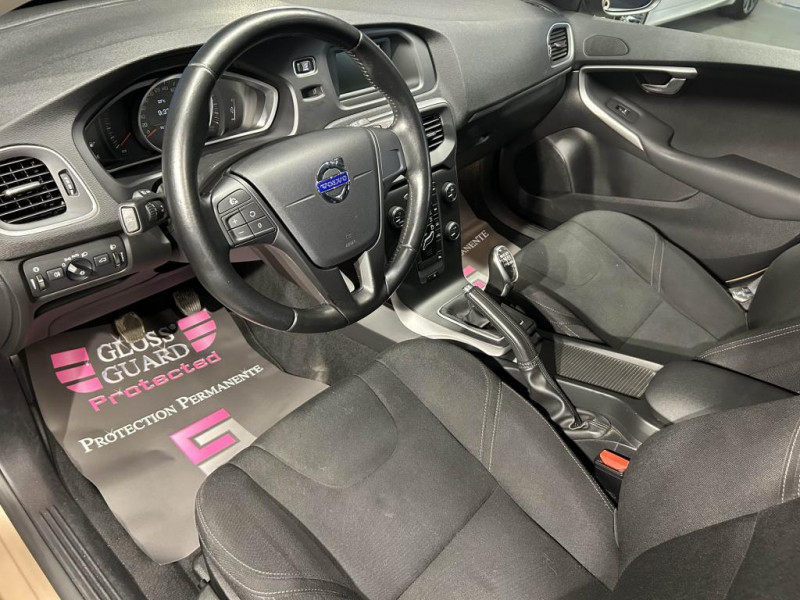 Photo 25 de l'offre de VOLVO V40  T3 1.6 150 Kinetic BVM à 11990€ chez MKP Distribution