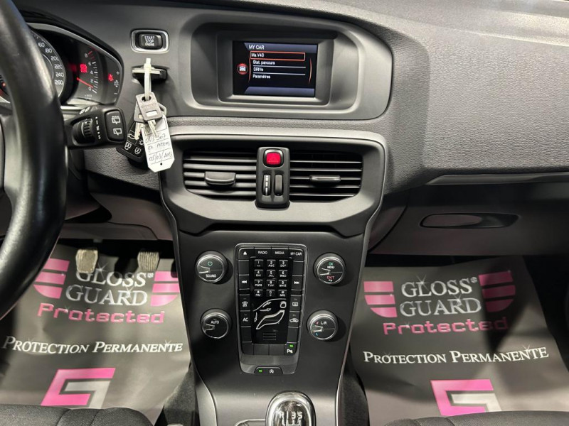Photo 17 de l'offre de VOLVO V40  T3 1.6 150 Kinetic BVM à 11990€ chez MKP Distribution
