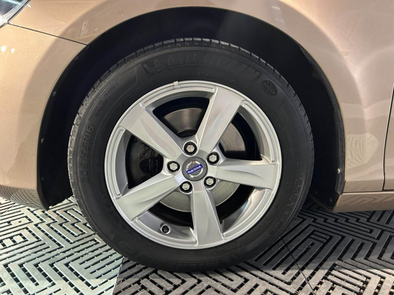 Photo 38 de l'offre de VOLVO V40  T3 1.6 150 Kinetic BVM à 11990€ chez MKP Distribution