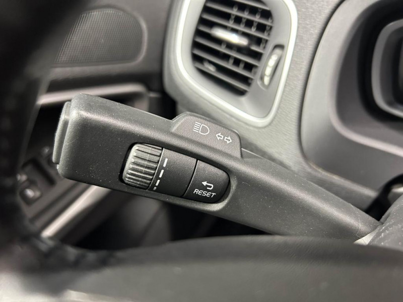 Photo 14 de l'offre de VOLVO V40  T3 1.6 150 Kinetic BVM à 11990€ chez MKP Distribution