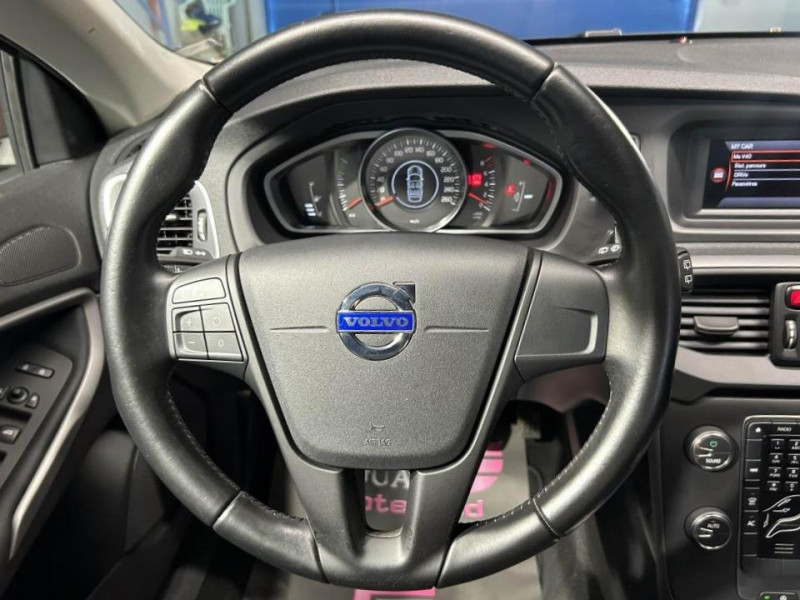 Photo 12 de l'offre de VOLVO V40  T3 1.6 150 Kinetic BVM à 11990€ chez MKP Distribution