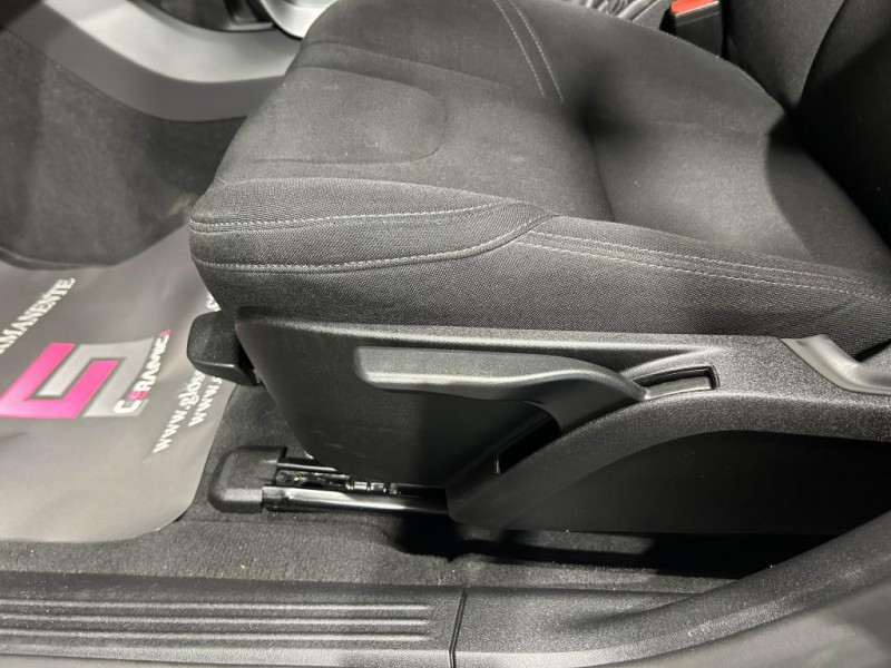 Photo 24 de l'offre de VOLVO V40  T3 1.6 150 Kinetic BVM à 11990€ chez MKP Distribution