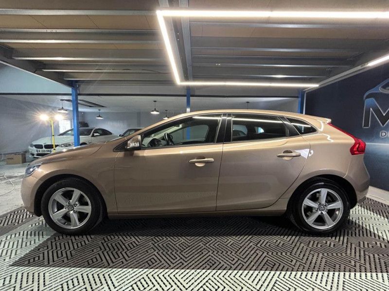 Photo 2 de l'offre de VOLVO V40  T3 1.6 150 Kinetic BVM à 11990€ chez MKP Distribution