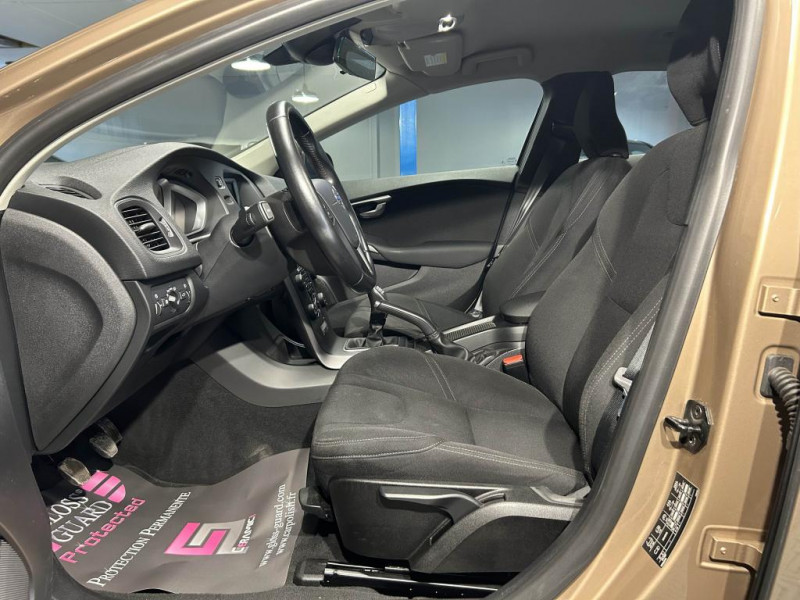 Photo 22 de l'offre de VOLVO V40  T3 1.6 150 Kinetic BVM à 11990€ chez MKP Distribution