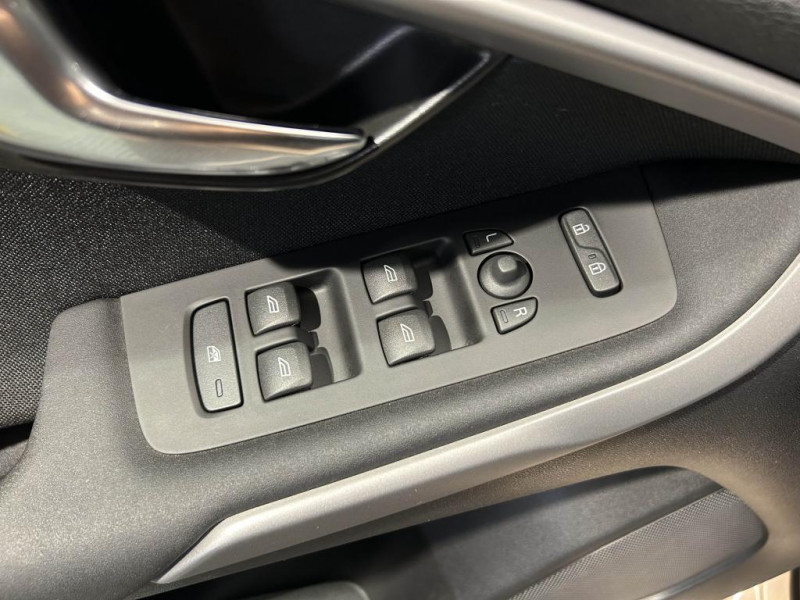 Photo 27 de l'offre de VOLVO V40  T3 1.6 150 Kinetic BVM à 11990€ chez MKP Distribution