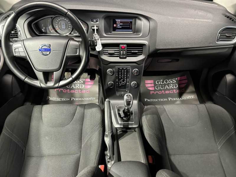 Photo 11 de l'offre de VOLVO V40  T3 1.6 150 Kinetic BVM à 11990€ chez MKP Distribution