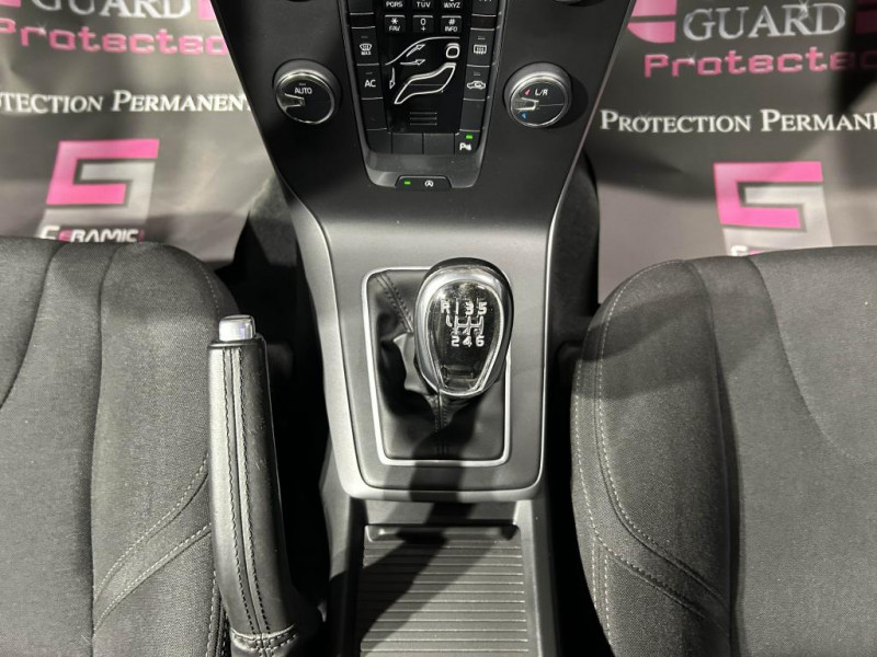 Photo 16 de l'offre de VOLVO V40  T3 1.6 150 Kinetic BVM à 11990€ chez MKP Distribution