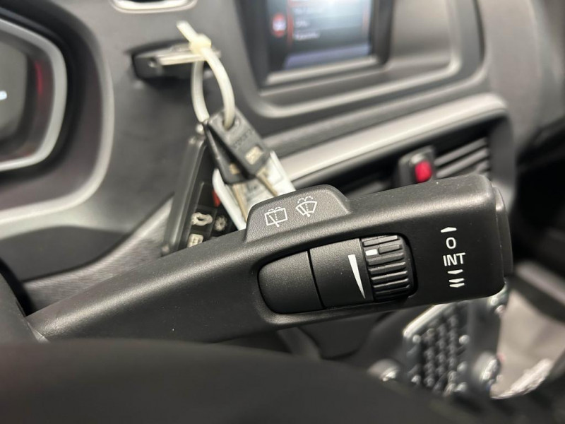 Photo 15 de l'offre de VOLVO V40  T3 1.6 150 Kinetic BVM à 11990€ chez MKP Distribution