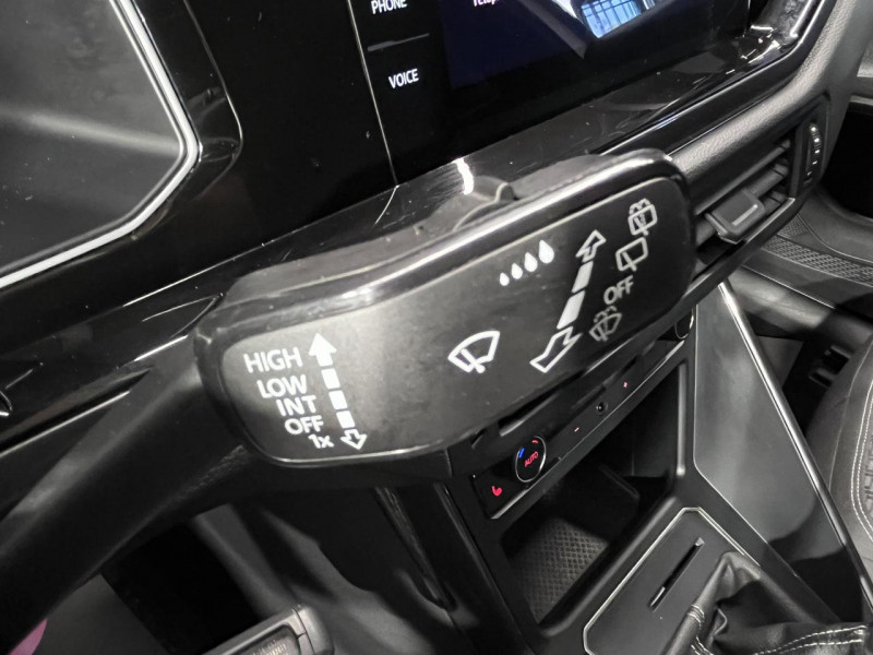 Photo 16 de l'offre de VOLKSWAGEN POLO 1.6 TDI 95 R-Line BVM  à 17490€ chez MKP Distribution